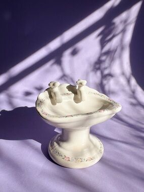 Ceramic Cream Pedestal Soap Dish with Floral Trim